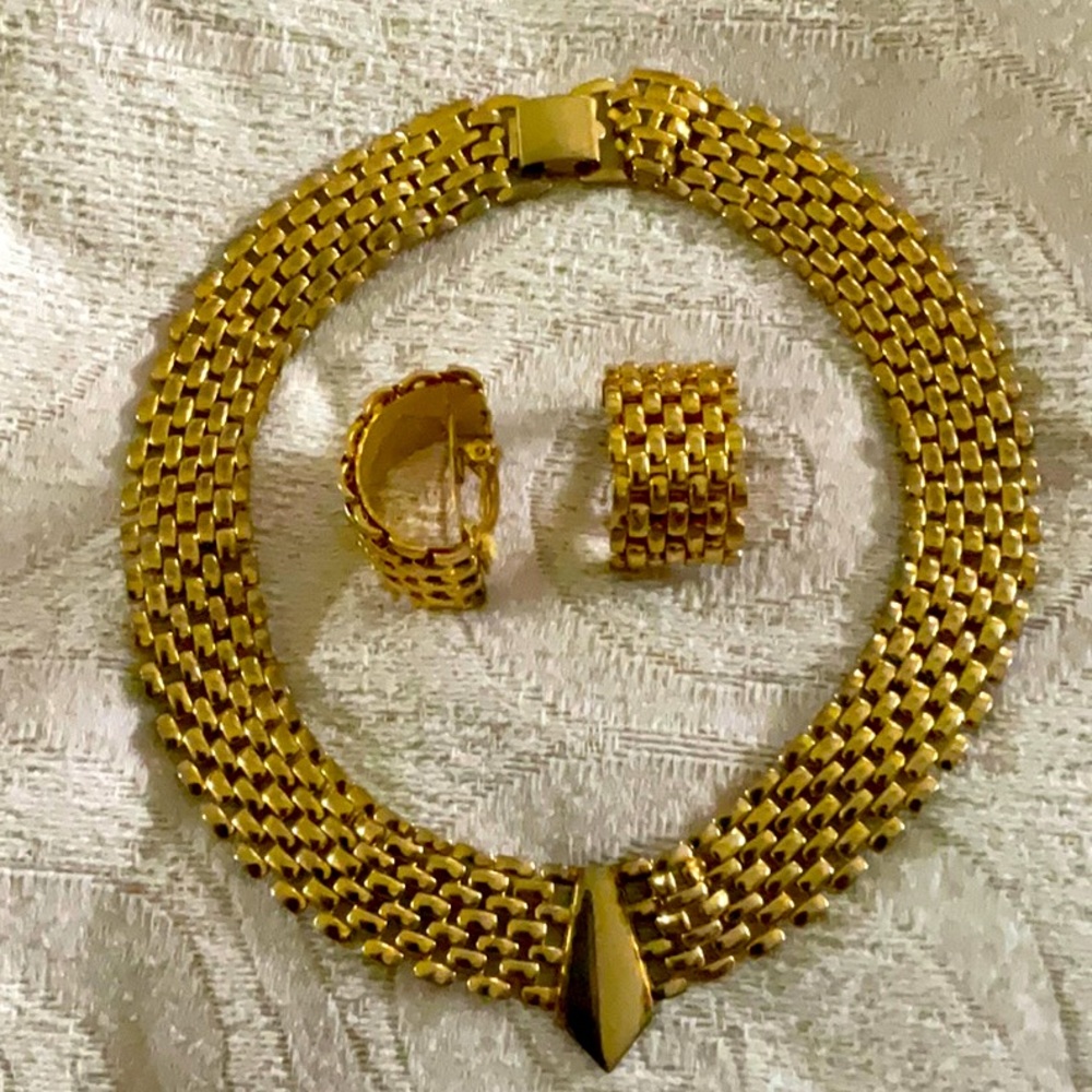 Gold tone necklace and clip on earrings